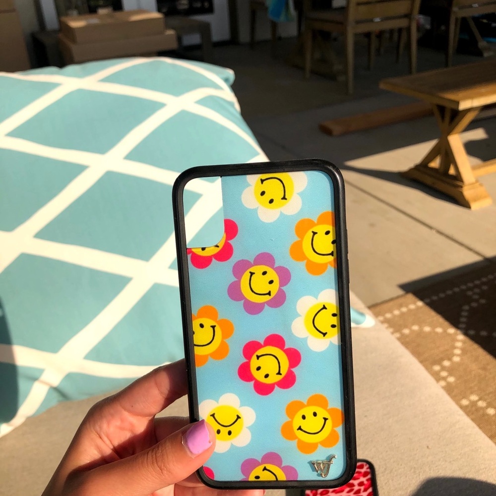 blue smiley wildflower case